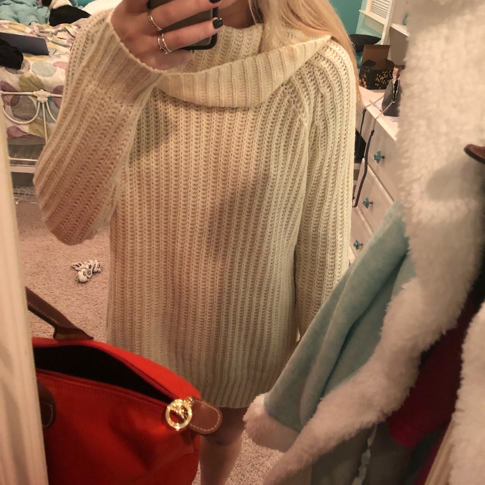 KNIT SWEATER
